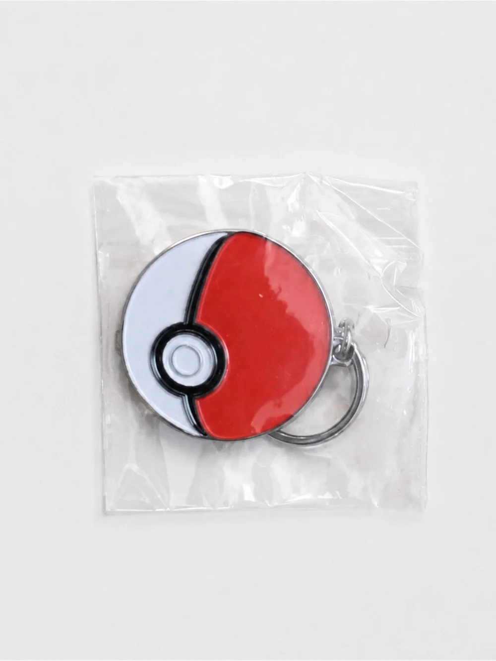 Pokémon Poké Ball Metal Keychain Red White New in Package